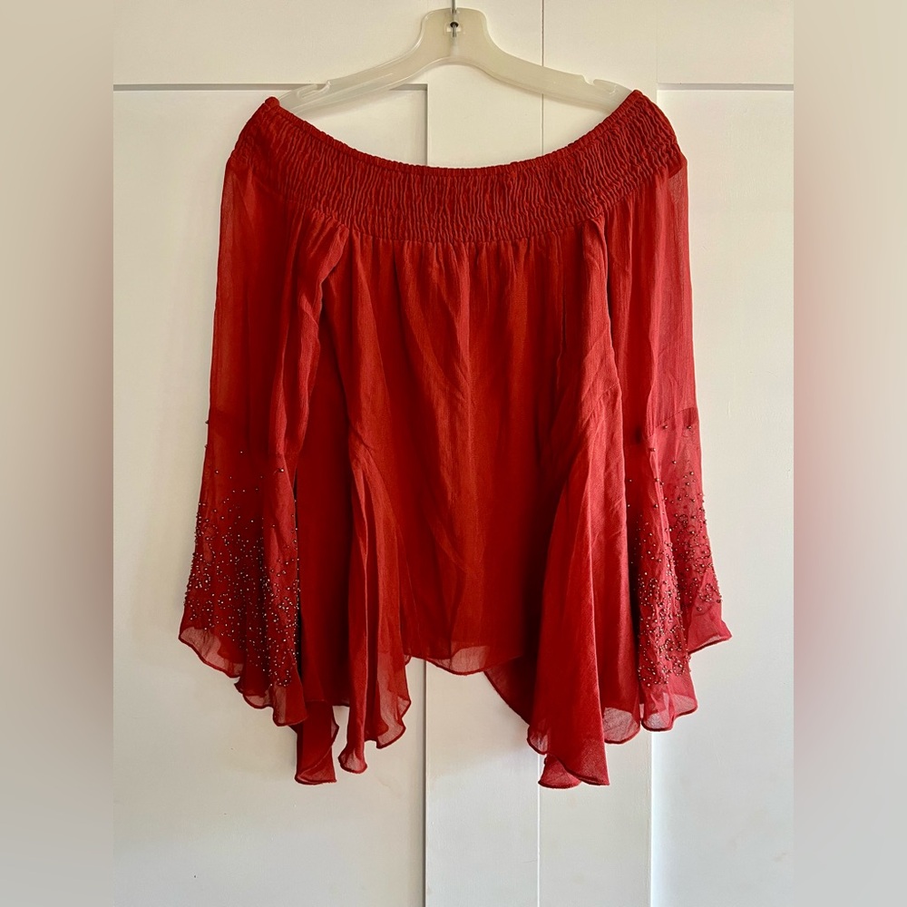 Chloe Oliver Off-Shoulder Blouse
